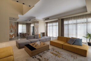 Flat-screen TV - Villa With Private Pool In Beverly Hills (Sheikh Zayed City)