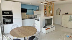 Réfrigérateur, micro-ondes, four, lave-vaisselle