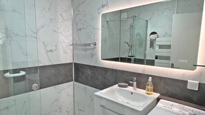 Bathroom - Apartment T2 - 4 people - Air conditioning - WiFi - Near downtown - Sainte Maxime - Classified 3* (STE MAXIME)