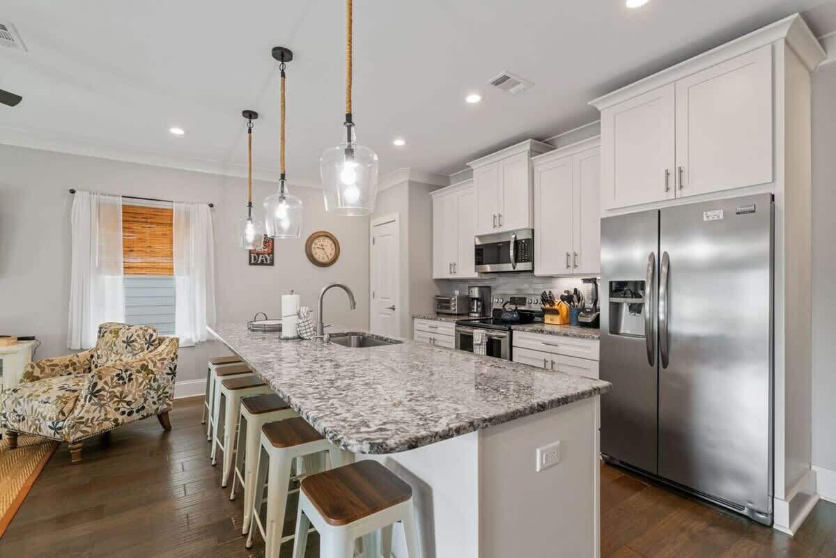 ثلاجة، ميكروويف، فرن، موقد طهي مسطح