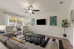 Una Smart TV, una oficina