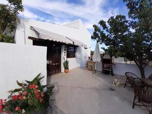 Outdoor dining - The sevillana (01)