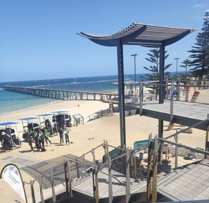 On the beach - Oceanview Esplanade Beach House (Port Noarlunga South)