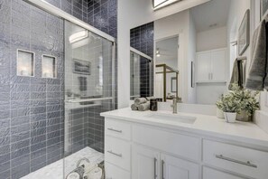 تجهيزات دش، مجففات شعر، مناشف