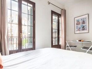 3 bedrooms, iron/ironing board, Internet, bed sheets