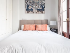 3 bedrooms, iron/ironing board, Internet, bed sheets