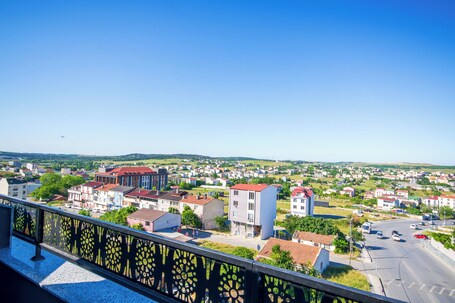 Elysian Airport Hotel - Image 17