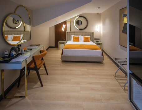 Elysian Airport Hotel - Image 26