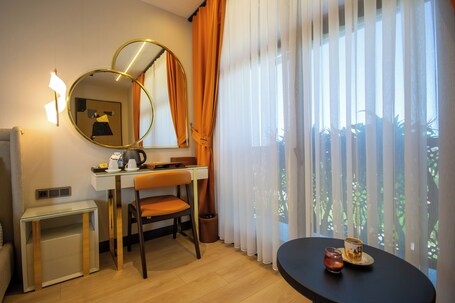 Elysian Airport Hotel - Image 20