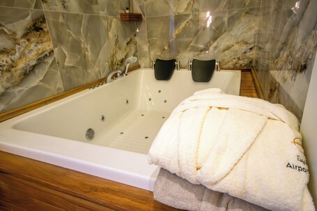 Elysian Airport Hotel - Image 15