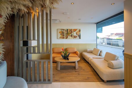 Elysian Airport Hotel - Image 9