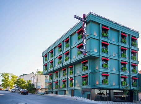 Elysian Airport Hotel - Image 12