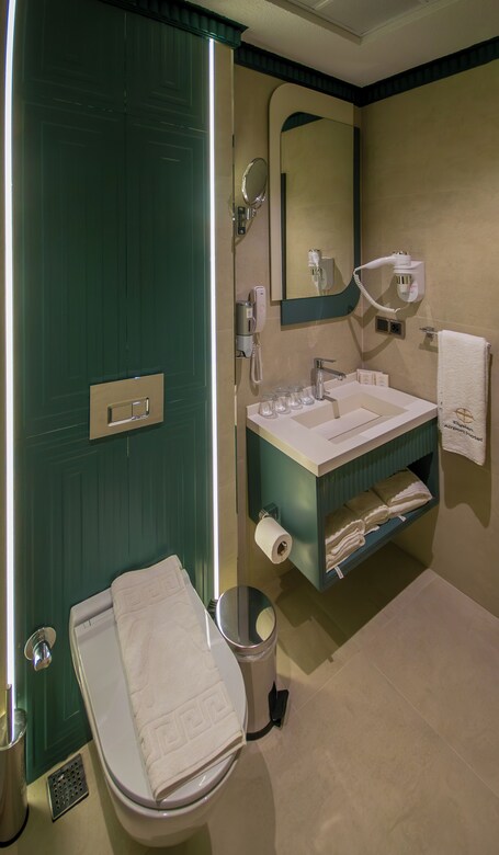 Elysian Airport Hotel - Image 57