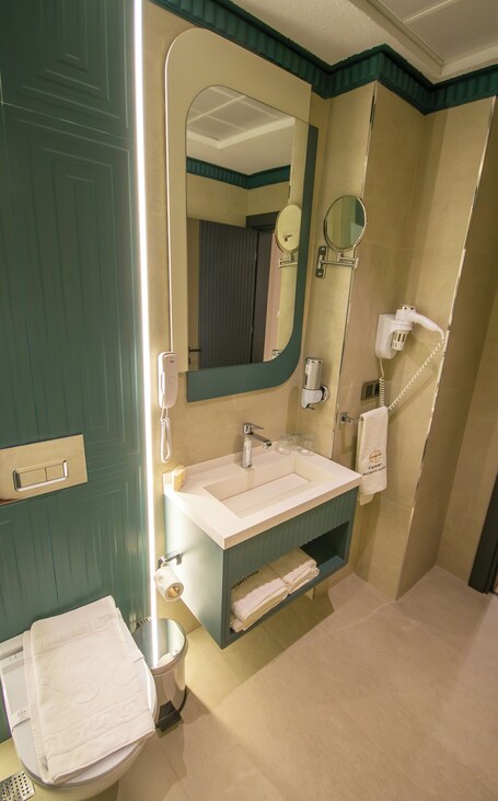 Elysian Airport Hotel - Image 25