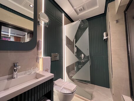 Elysian Airport Hotel - Image 31