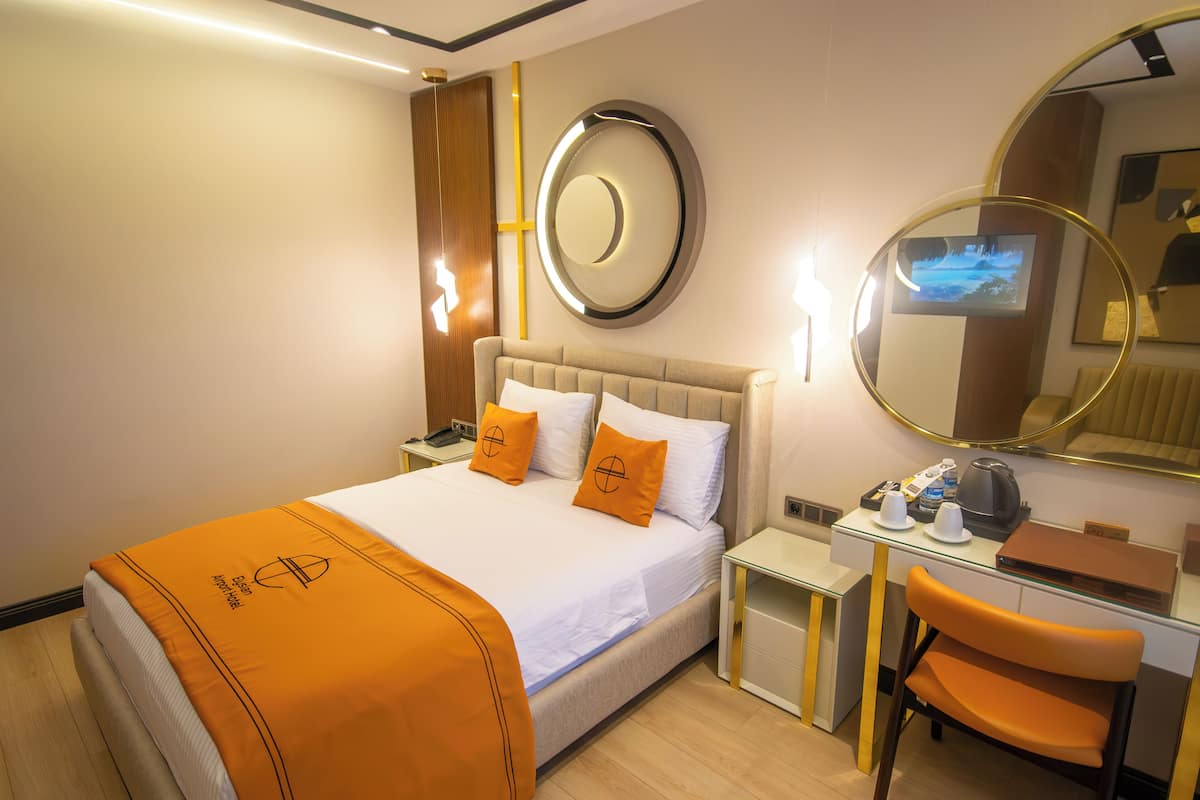 Standard Room | 1 bedroom, in-room safe, desk, laptop workspace