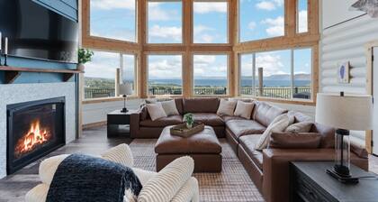 Luxe Cabin + Views, Hot Tub, Arcades, Ideal Beach!