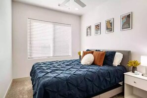 6 bedrooms, iron/ironing board, travel crib, WiFi - Fore & Explore | 2 Homes, Sleeps 20 + Pool & E-Scooters! (Santa Clara)