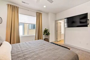 6 soveværelser, skrivebord, strygejern/strygebræt, weekendseng