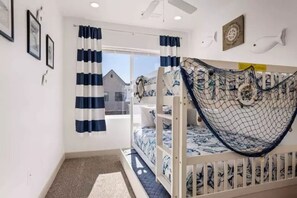 6 bedrooms, desk, iron/ironing board, travel crib - Pool! Grill! Sleeps 18! (Santa Clara)