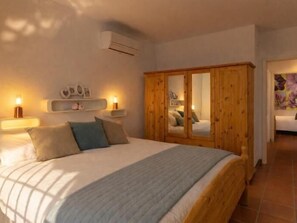 3 bedrooms, iron/ironing board