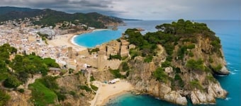 Uhe by Danlux Invest. House with a private pool