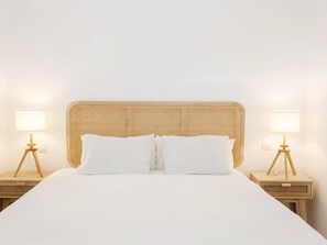 3 bedrooms, iron/ironing board, Internet, bed sheets