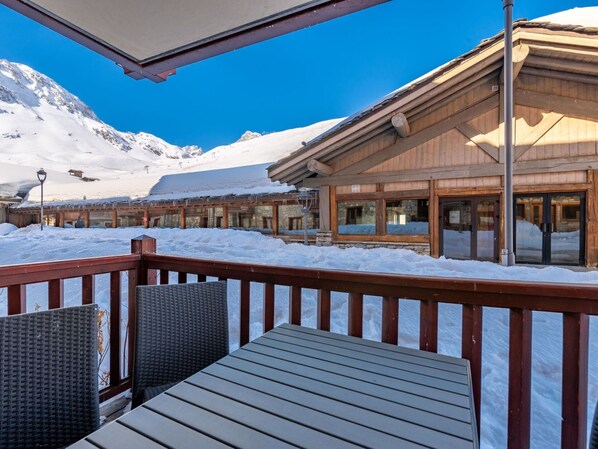 Outdoor dining - Cosy apartment for 6 guests with WIFI, TV and terrace (Les Boisses)