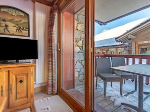 Interior - Cosy apartment for 6 guests with WIFI, TV and terrace (Les Boisses)