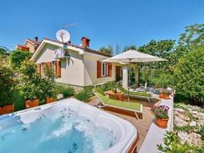 Bain à remous extérieur