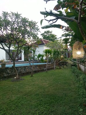 Property grounds - Family fully furnished villa with big swimming pool. Near beach big Garden (Bali)