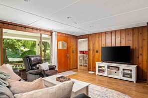 Unclassified image, 4 of 48, button