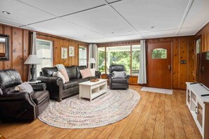 Unclassified image, 3 of 48, button