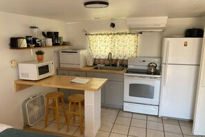Fridge, microwave, dishwasher, coffee/tea maker - Pets Welcome, Great Location,  Fire-Pit, Unit #4, Near Beach (Rockaway Beach)