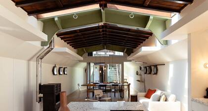 Exceptional Houseboat in Ghent's waters