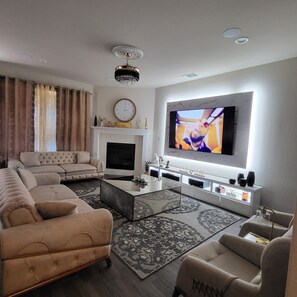 Smart TV, lareira, videogames