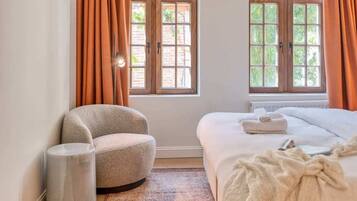 2 habitaciones, tabla de planchar con plancha, cuna de viaje y wifi