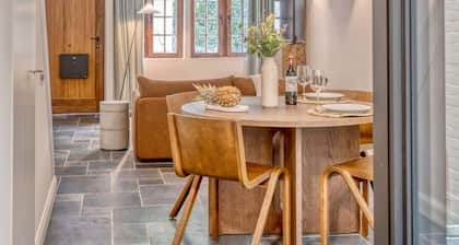 Urban Oasis for 4 in Ghent's Vibrant Centre