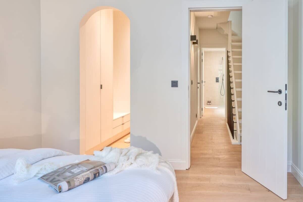 2 bedrooms, iron/ironing board, travel crib, WiFi