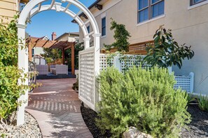 Terrace/patio - Luxe Bay View Home Near SF, Berkley & Napa Valley (Hercules)