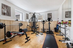 Fitness facility - Holiday Home 'Annodazumol' with Private Terrace, Private Garden and Wi-Fi (Waischenfeld)