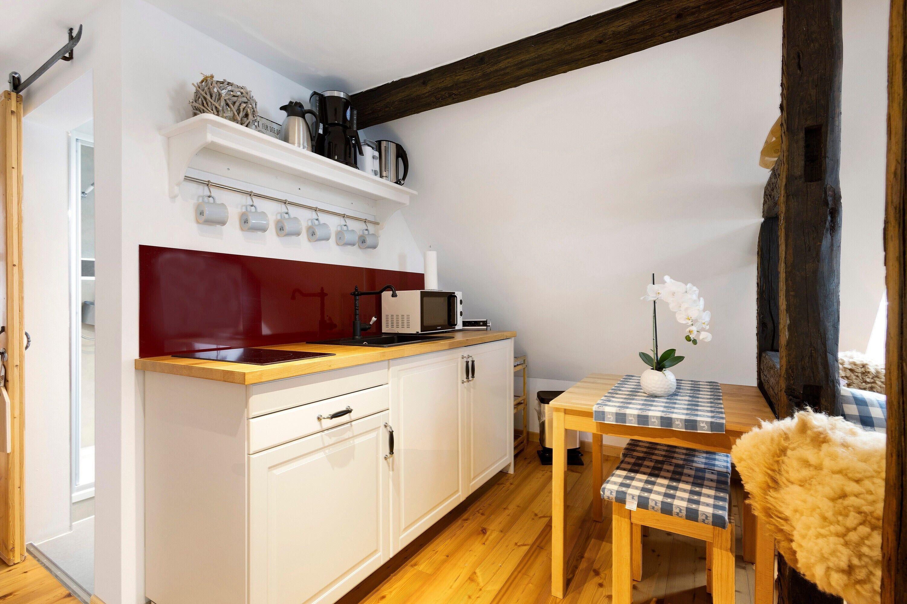 冷蔵庫、電子レンジ、オーブン、コンロ