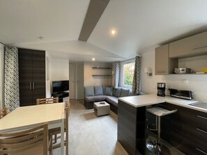 Kjøleskap, mikrobølgeovn, ovn og oppvaskmaskin