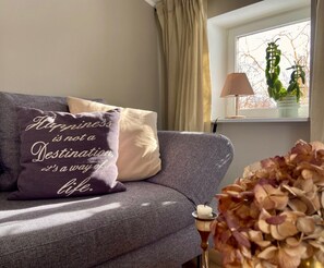 TV - Holiday Apartment "An der Schlei OG" with Terrace, Garden & Wi-Fi (Fleckeby)
