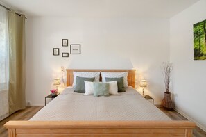 1 slaapkamer, een strijkplank/strijkijzer, gratis wifi, beddengoed