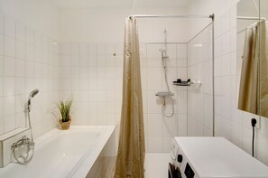 Ducha, secador de pelo, toallas