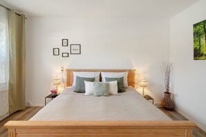 1 bedroom, iron/ironing board, free WiFi, bed sheets - Holiday Apartment "Fahrradland Meer" with Private Terrace and Wi-Fi (Moormerland)