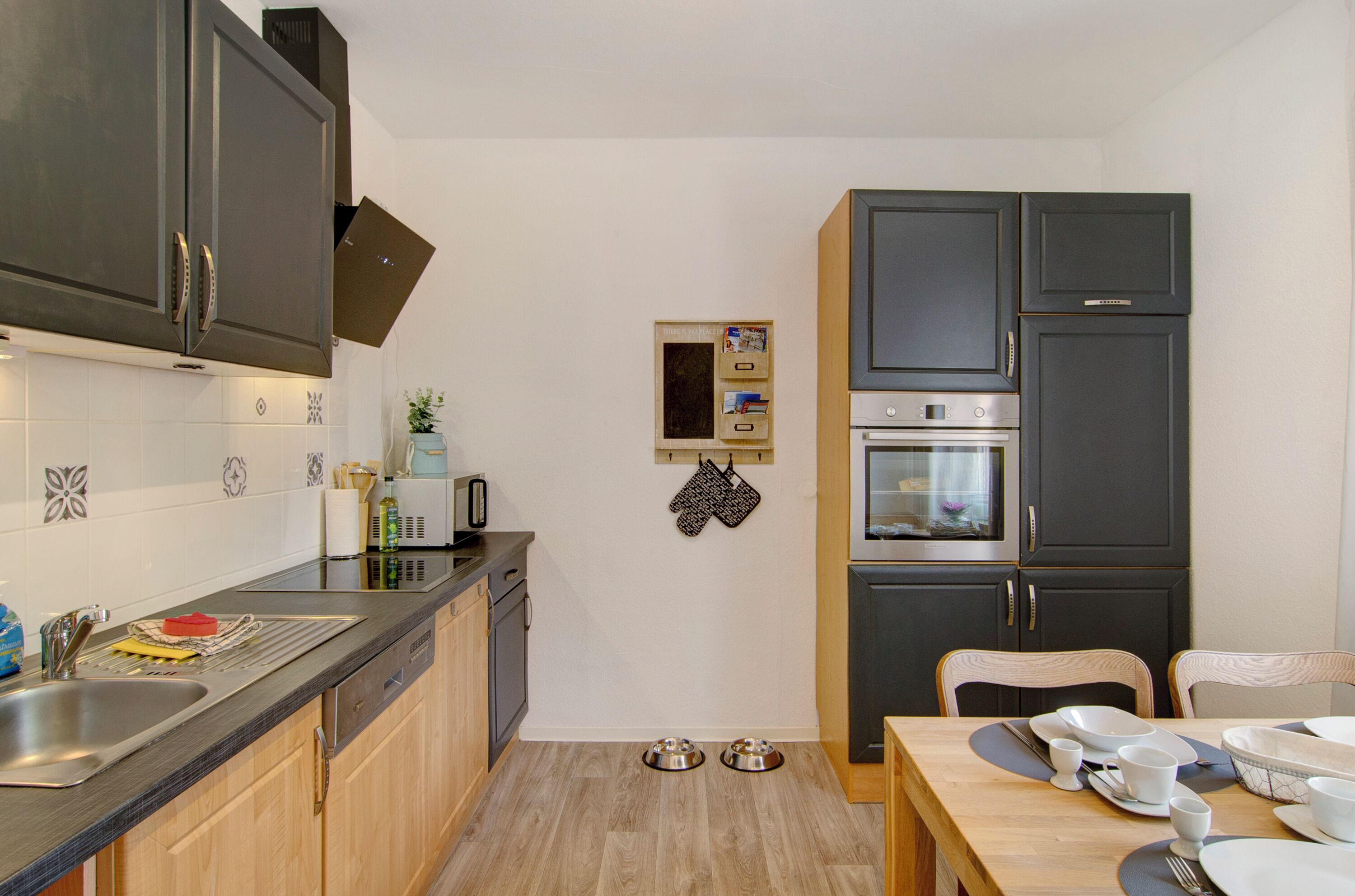 Frigorifero, microonde, forno, piano cottura