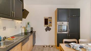 冰箱、微波炉、烤箱、炉灶