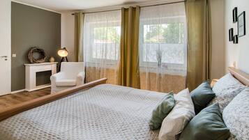 1 bedroom, iron/ironing board, free WiFi, bed sheets